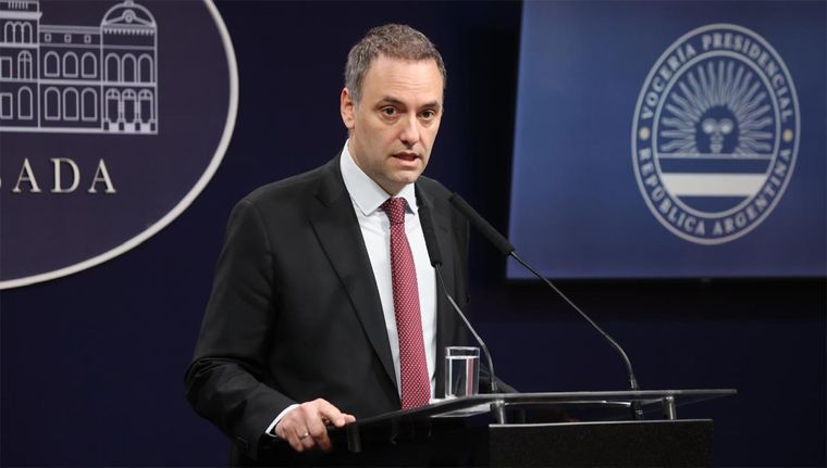 Manuel Adorni anunció políticas migratorias Foto: Presidencia