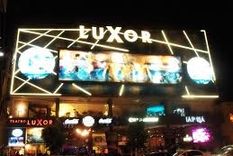 La Asociación Argentina de Empresarios Teatrales y Musicales (AADET) y el productor teatral Miguel Pardo cruzaron comunicados con duras acusaciones.&nbsp;