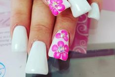 Las uñas de pato son las tendencia que impone Tik Tok para la manicura, ¿La probarías? Foto: Glamstar