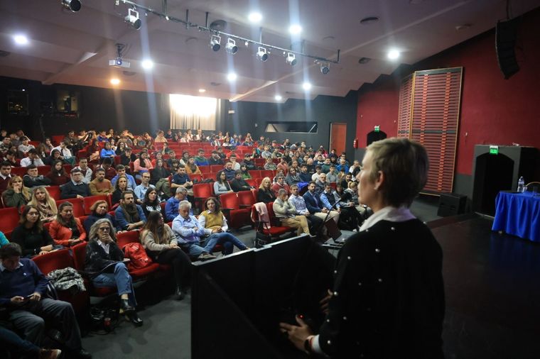 La ministra de Energía y Ambiente, Jimena Latorre en el taller sobre el proyecto Malargüe Distrito Minero Occidental. Foto: Gobierno de Mendoza