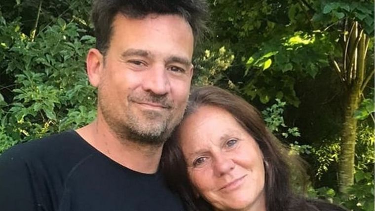 Chano Moreno Charpentier, junto a su madre