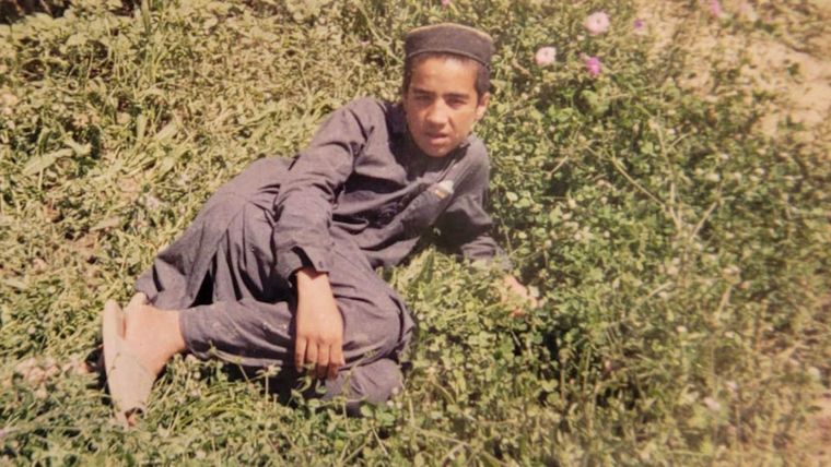 Maiwand Banayee, fotografiado cuando tenía 14 años, en el campamento de Shamshato después de huir de su hogar en Kabul.