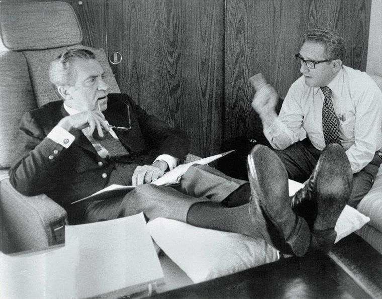 La teoría del loco se ha asociado con la política exterior de Richard Nixon, aquí hablando con Henry Kissinger.