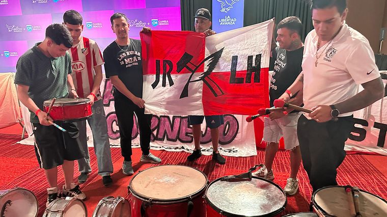 Todo listo para festejar en La Libertad Avanza y Cambia Mendoza. Todo listo para festejar en La Libertad Avanza y Cambia Mendoza.