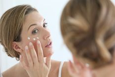 Consejo práctico de belleza:  Descubre por qué necesitarás contorno de ojos después de los 25 años