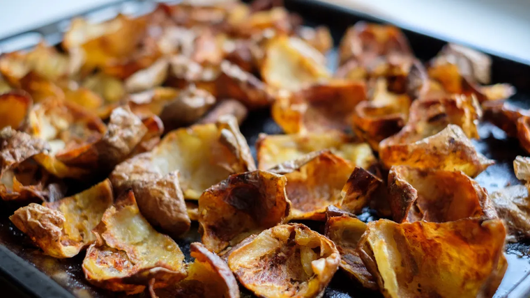 ¿Tirás la cáscara de papa? Probá este snack crocante. ¿Tirás la cáscara de papa? Probá este snack crocante.