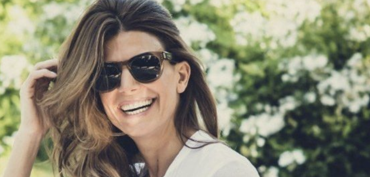 La empresaria de 49 años deslumbra con su elegancia y belleza Foto: Instagram @juliana.awada