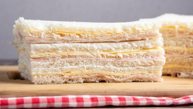 Clásico de Nochebuena: receta de sándwiches de miga de jamón y queso. Clásico de Nochebuena: receta de sándwiches de miga de jamón y queso.