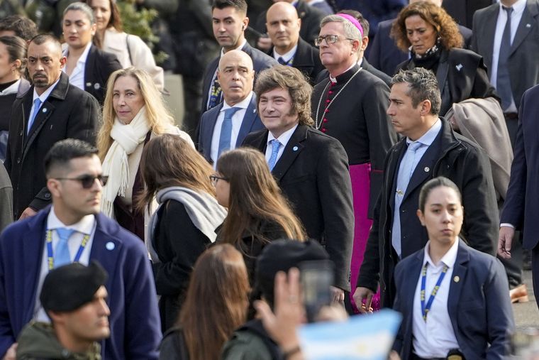 Javier Milei con su gabinete pero sin Victoria Villarruel. Javier Milei con su gabinete pero sin Victoria Villarruel.
