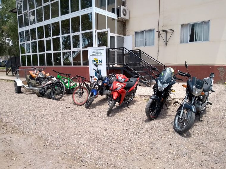 Bienes requisados La banda tenía varios rodados. Se cree que fueron comprados con plata de sus ventas. Foto: PCN.