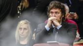 Javier Milei y su hermana Karina Milei, envueltos en sospechas de coimas. Javier Milei y su hermana Karina Milei, envueltos en sospechas de coimas.