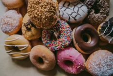 Los alimentos ultraprocesados aumentan el consumo de azúcar agregada en nuestra dieta y esto afecta nuestra salud. Foto: Unsplash