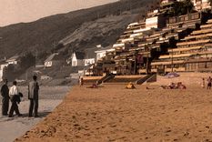 Dos imágenes de Reñaca (Chile) de distintas épocas en una sola. Foto: Pinterest