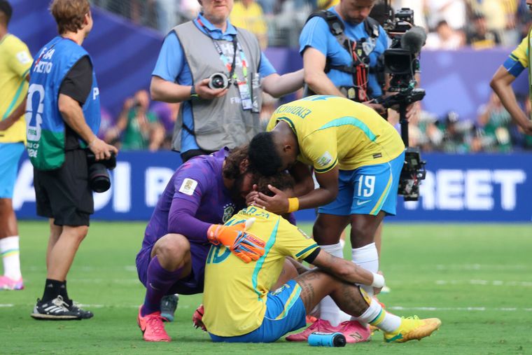 Neymar, devastado tras la eliminación de Brasil ante Noruega.