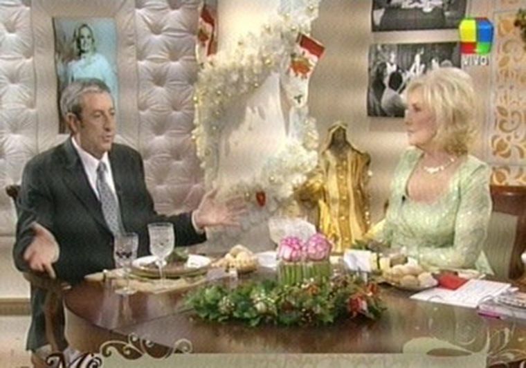 Cobos junto a Mirtha, la conductora le pidió que se amigue con la presidenta. Foto: NA