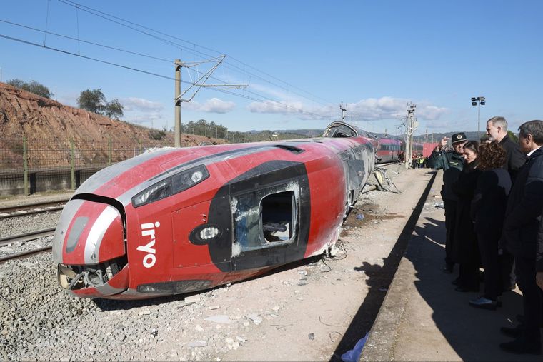 Las imágenes tras la tragedia ferroviaria en Adamuz, Córdoba, España.