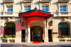 el lujoso hotel en el que viviran lionel messi y su familia en paris