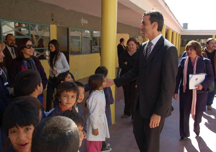 El ministro estuvo hoy en una escuela de Las Heras. Foto: Prensa Gobierno