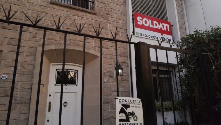 El hombre de 31 años perdió un testículo por intentar saltar su propia reja. Imagen ilustrativa. Foto: Juan Mateo Aberastain Zubimendi/MDZ