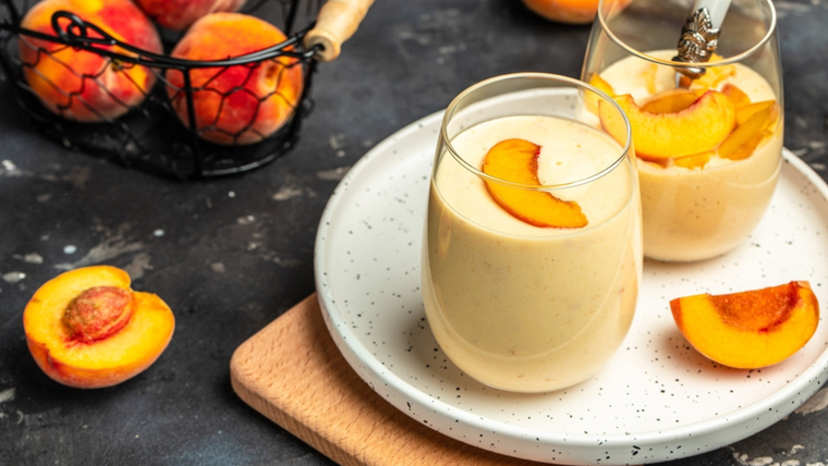 Frescura total: la receta de yogur de durazno más cremosa y natural.