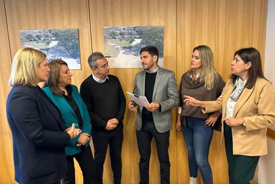 MDZol | Unidos Maxi Pullaro junto a Carolina Losada, Clara García, Pablo Javkin, Mónica Fein y Gisela Scaglia Foto: Prensa Pullaro