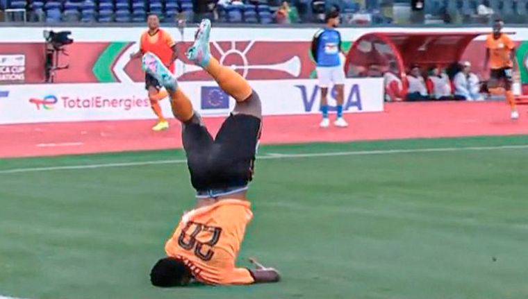 Patson Daka marcó el empate agónico de Zambia, pero el festejo no salió del todo bien.