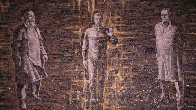 Las enseñanzas de Fyodorov fueron una gran influencia para el pionero de cohetes ruso Tsiolkovsky (izquierda) y el diseñador jefe de cohetes de la URSS Sergei Korolev (derecha). Fuente: GETTY IMAGES