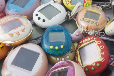 Pengu, el Tamagotchi que se cuida en pareja y promete revolucionar las mascotas virtuales. Pengu, el Tamagotchi que se cuida en pareja y promete revolucionar las mascotas virtuales.