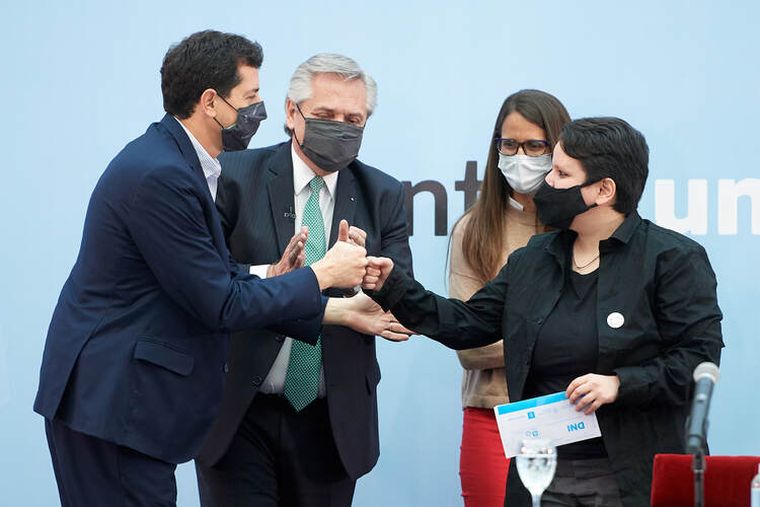 En 2021, el Gobierno de Alberto Fernández creó el DNI no binario En 2021, el Gobierno de Alberto Fernández creó el DNI no binario