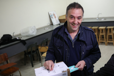 El vocero presidencial ya emitió su voto y declaró que se votó a sí mismo Foto: X