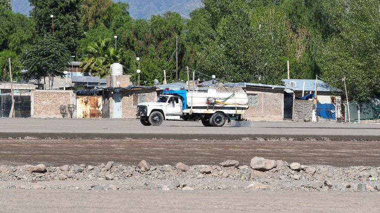 Vecinos de La Favorita expresan su preocupación por el agua mientras avanza la construcción del barrio San Agustín en la ex playa de secuestro.