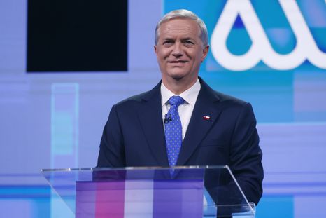 José Antonio Kast celebra su triunfo tras una elección histórica que marcó un nuevo récord de votos en Chile. José Antonio Kast celebra su triunfo tras una elección histórica que marcó un nuevo récord de votos en Chile.