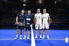 Daniel Sanyo Gutiérrez y Agustín Tapia posan junto a Alejandro Galán y Juan Lebrón antes del partido de la polémica. Foto: Twitter (@WorldPadelTour)