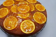 Disfruta de un delicioso y saludable bizcocho de naranja y canela. Foto: Shutterstock