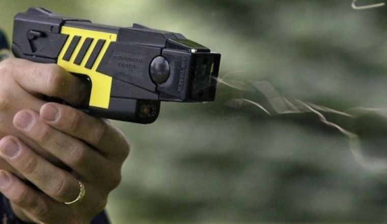 Las Taser son un arma utilizada para reducir a los delincuentes para evitar disparos que pongan en riesgo su vida y la de terceros Foto: Noticias Argentinas