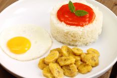 Arroz a la cubana Un plato delicioso para hacer en pocos pasos. Foto: Shutterstock