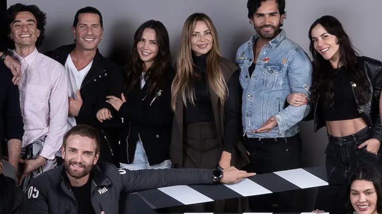 El elenco también está de luto. El elenco también está de luto.