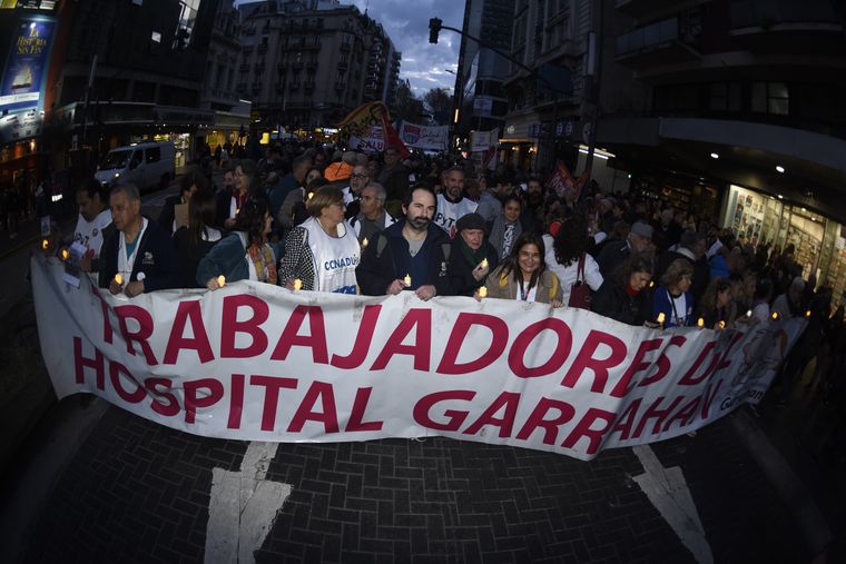 El paro comenzó a las 21:00 horas de ayer y se extenderá hasta las 07:00 de este viernes 3 de octubre, afectando las actividades habituales del centro médico de referencia pediátrica.