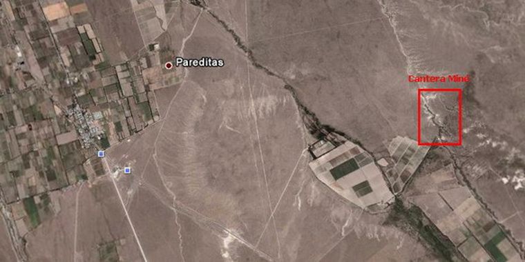 Imagen satelital que muestra la ubicación de la Cantera Miné y el área urbana de Pareditas. Foto: Google Earth
