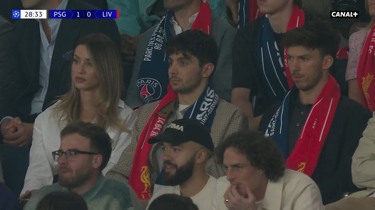 Gasly y Ocon fueron captados juntos durante el partido entre PSG y Liverpool por la Champions League. Gasly y Ocon fueron captados juntos durante el partido entre PSG y Liverpool por la Champions League.