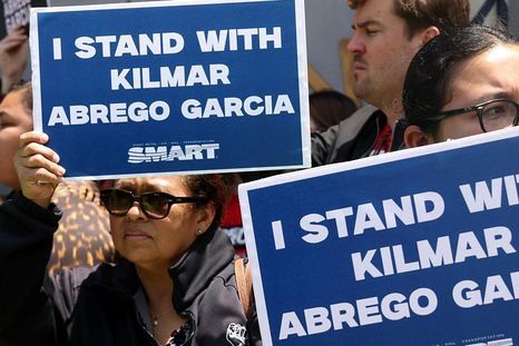 trump retorna a ee.uu. al migrante que deporto por error a la megaprision de el salvador trump retorna a ee.uu. al migrante que deporto por error a la megaprision de el salvador