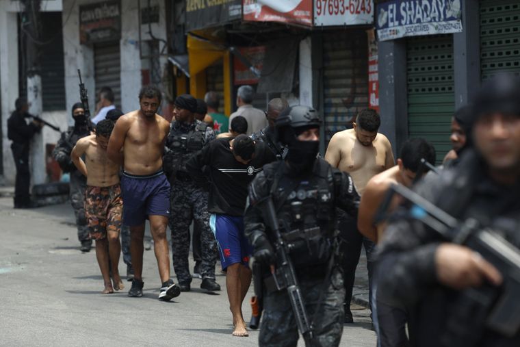La redada en Brasil dejó 64 muertos y la ONU llama la atención por el operativo. Foto Efe