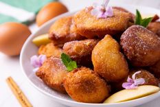 Buñuelos de manzana Una receta dulce, simple y deliciosa en pocos pasos. Foto: Shutterstock