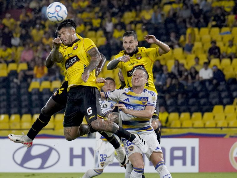 Boca cayó en Ecuador y se complicó en la Libertadores.