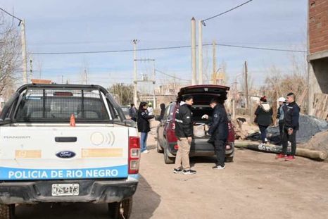 Un brutal crimen ocurrió en Río Negro, donde balearon a un hombre y lo arrastraron hasta un patio Un brutal crimen ocurrió en Río Negro, donde balearon a un hombre y lo arrastraron hasta un patio
