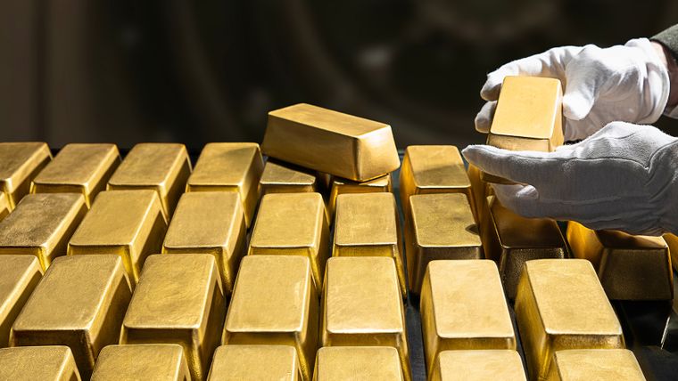 Los bancos de inversión anticipan que en 2026 continuará el apetito por el oro, más allá de la fuerte suba del precio que tuvo lugar este año.&nbsp;