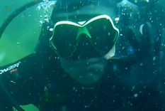 El intendente buceando. Foto: Captura de video El intendente buceando. Foto: Captura de video