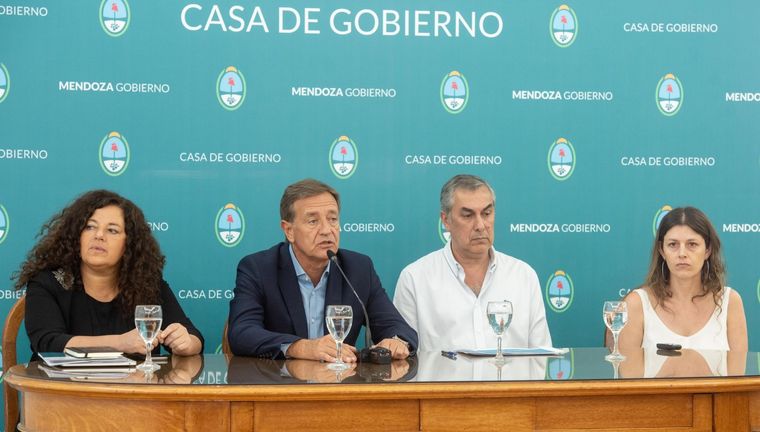 Rodolfo Suarez y Enrique Vaquié presentaron este martes el Mendoza Audiovisual. Foto: Mendoza Gobierno.