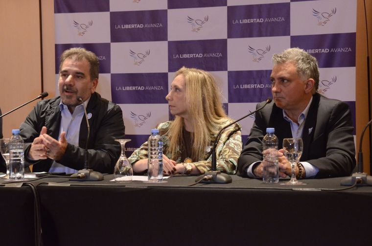 La Libertad Avanza y el PRO oficializaron su alianza electoral. Cristian Ritondo, Karina Milei y Sebastían Pareja