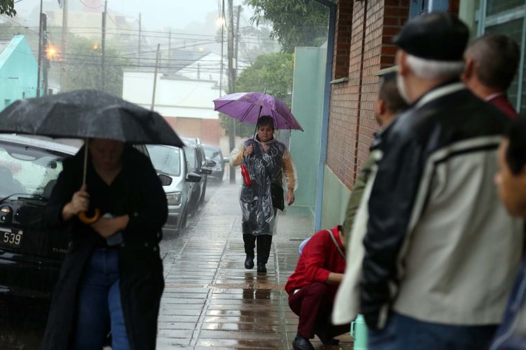 Las elecciones en Misiones se llevaron a cabo en una jornada lluviosa Foto: Télam